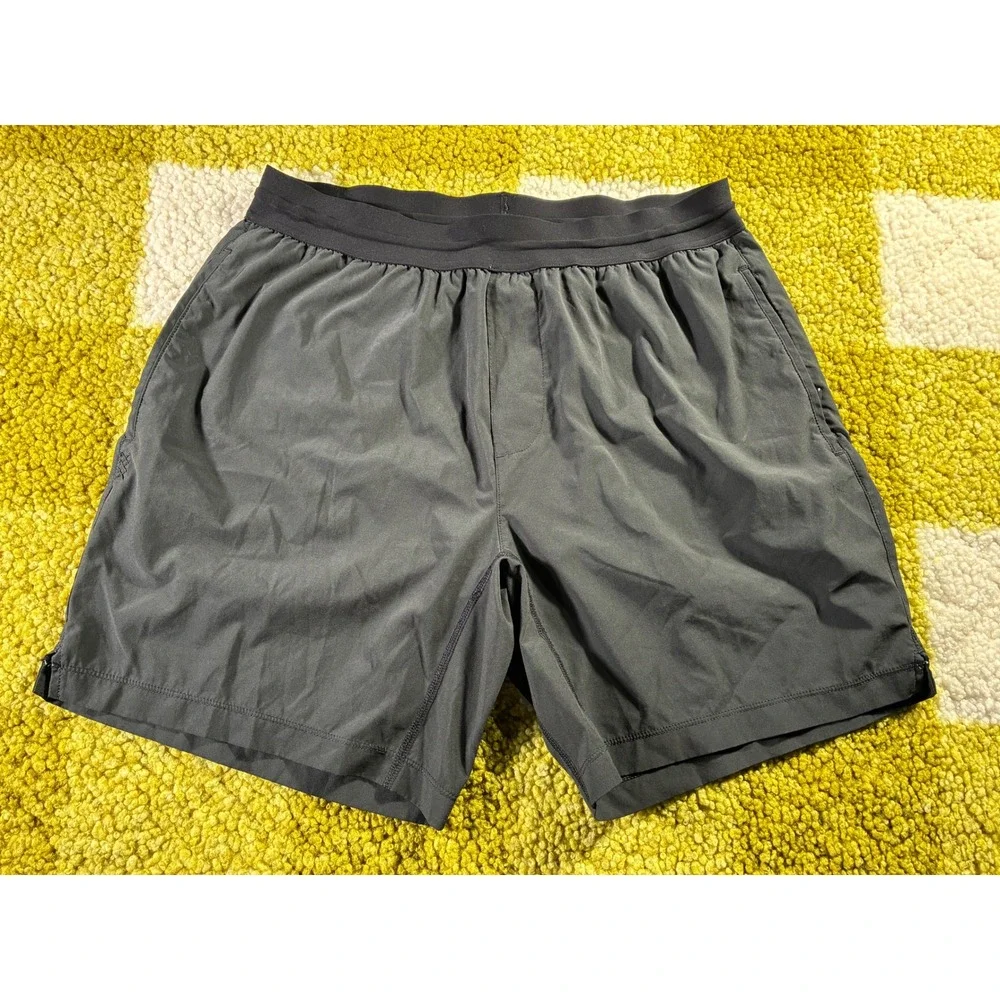 Rhone Mako Shorts Mens Large Dark Gray Black 7 Inch Inseam Training Gym Athletic